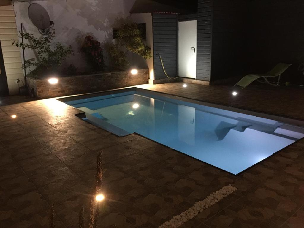 Nicole Residence Avec Piscine Chauffee & Jacuzzi Сент-Андре Екстер'єр фото