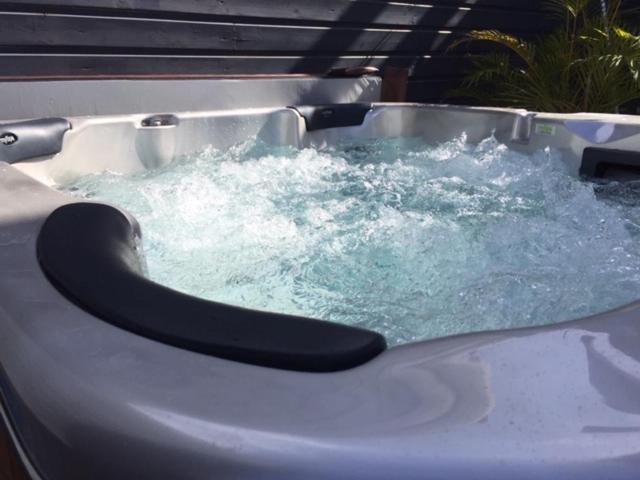 Nicole Residence Avec Piscine Chauffee & Jacuzzi Сент-Андре Екстер'єр фото