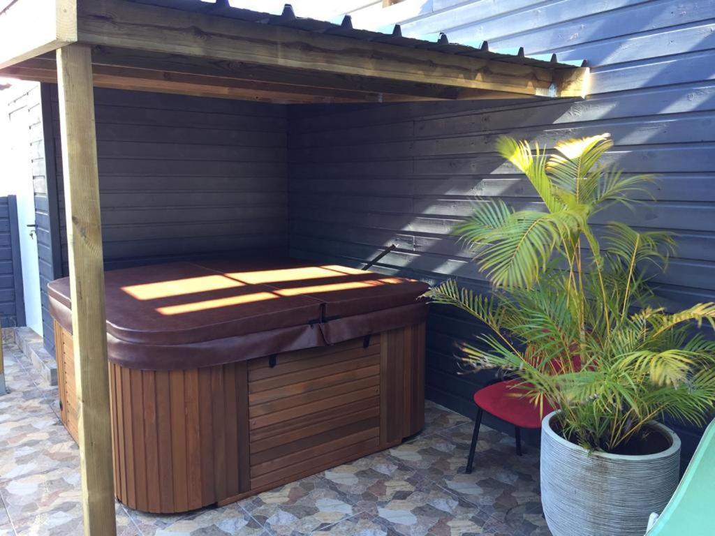 Nicole Residence Avec Piscine Chauffee & Jacuzzi Сент-Андре Екстер'єр фото